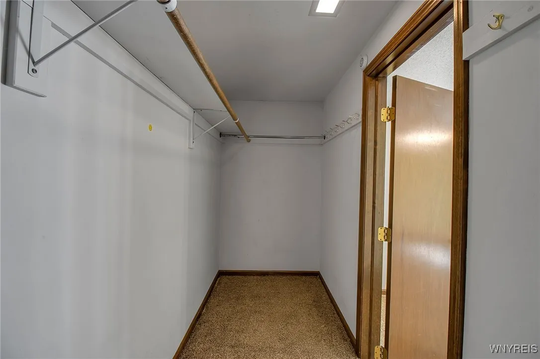 Walk-in closet