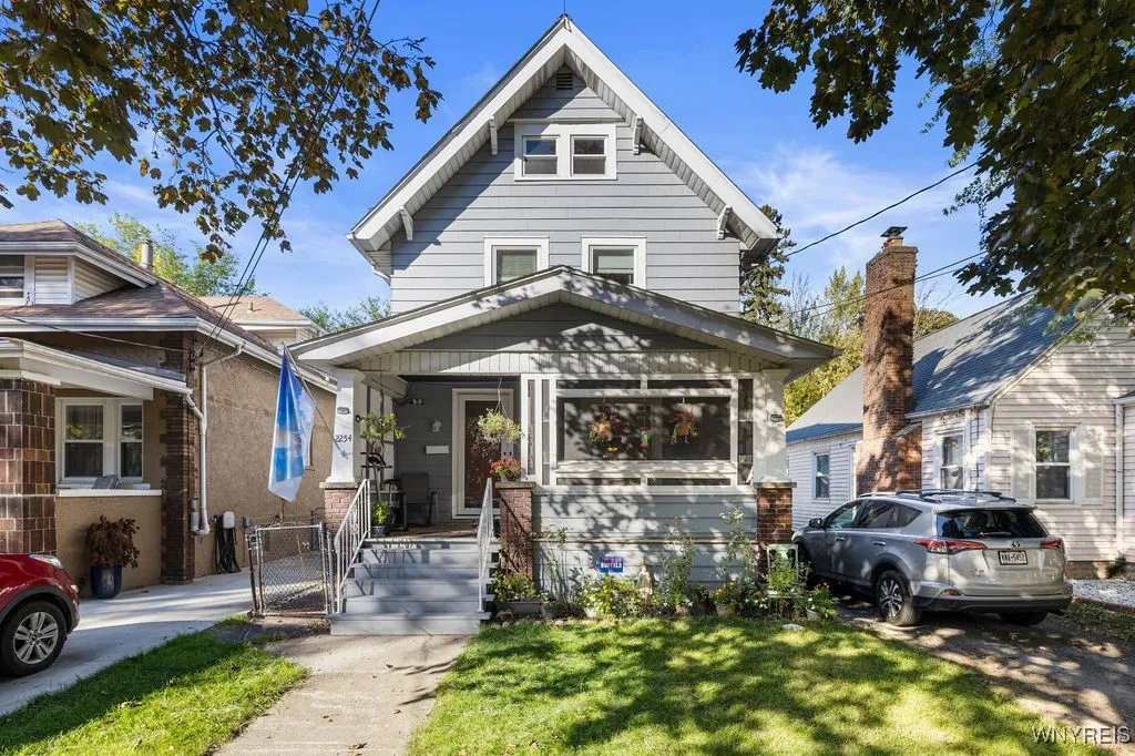 2254 Cleveland Avenue, Niagara Falls, New York 143, Niagara Falls, New York 14305, 3 Bedrooms Bedrooms, 7 Rooms Rooms,1 BathroomBathrooms,Residential,For Sale,2254 Cleveland Avenue, Niagara Falls, New York 143,0,B1644816