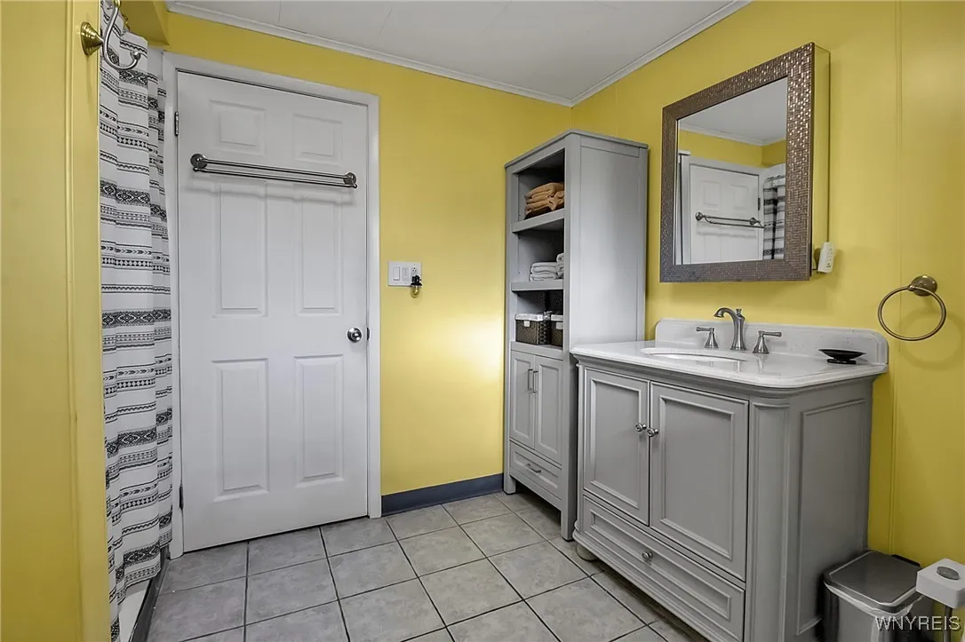 3725 Sowles Road, Hamburg, New York 14075, Hamburg, New York 14075, 3 Bedrooms Bedrooms, 10 Rooms Rooms,1 BathroomBathrooms,Residential,For Sale,3725 Sowles Road, Hamburg, New York 14075,0,B1645938