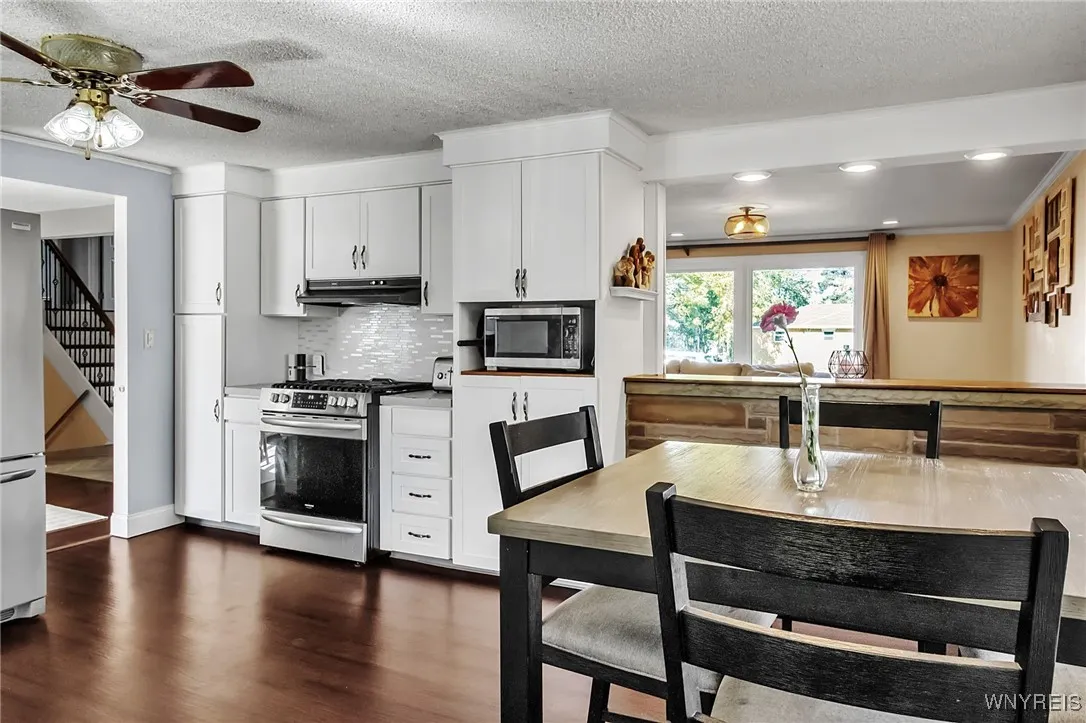 3725 Sowles Road, Hamburg, New York 14075, Hamburg, New York 14075, 3 Bedrooms Bedrooms, 10 Rooms Rooms,1 BathroomBathrooms,Residential,For Sale,3725 Sowles Road, Hamburg, New York 14075,0,B1645938