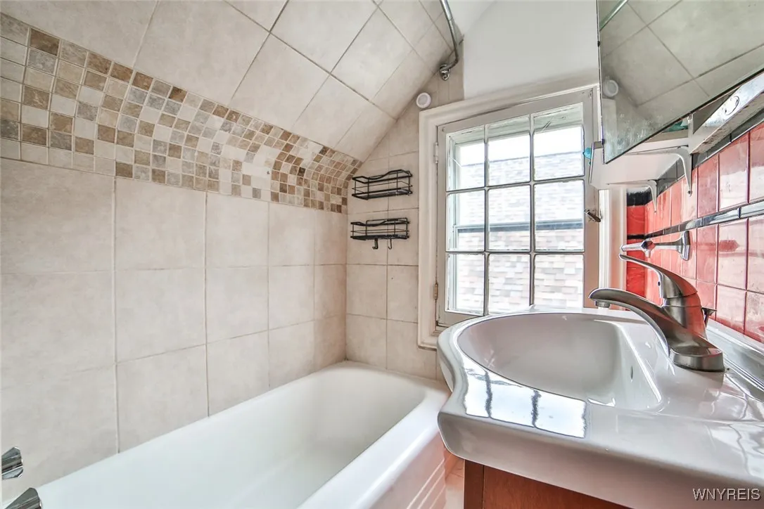 346 Woodward Avenue, Buffalo, New York 14214, Buffalo, New York 14214, 6 Bedrooms Bedrooms, ,3 BathroomsBathrooms,Residential,For Sale,346 Woodward Avenue, Buffalo, New York 14214,0,B1645871