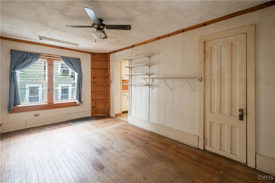 611 Vine Street, Syracuse, New York 13203, Syracuse, New York 13203, 3 Bedrooms Bedrooms, 7 Rooms Rooms,2 BathroomsBathrooms,Residential,For Sale,611 Vine Street, Syracuse, New York 13203,0,S1644105