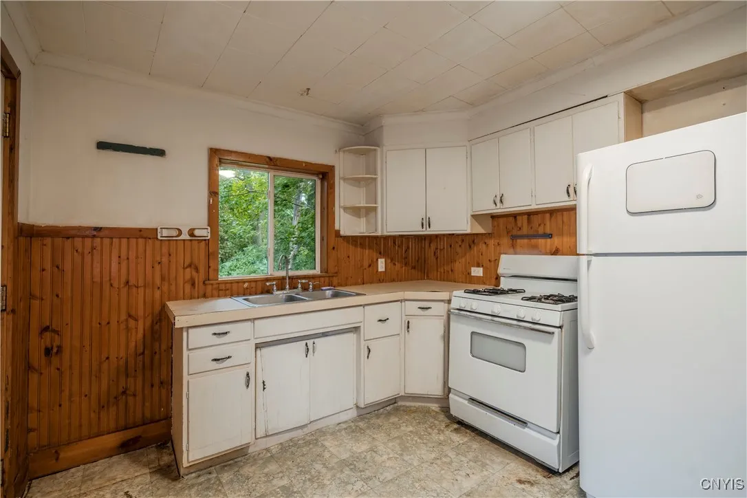 611 Vine Street, Syracuse, New York 13203, Syracuse, New York 13203, 3 Bedrooms Bedrooms, 7 Rooms Rooms,2 BathroomsBathrooms,Residential,For Sale,611 Vine Street, Syracuse, New York 13203,0,S1644105