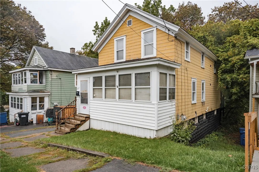 611 Vine Street, Syracuse, New York 13203, Syracuse, New York 13203, 3 Bedrooms Bedrooms, 7 Rooms Rooms,2 BathroomsBathrooms,Residential,For Sale,611 Vine Street, Syracuse, New York 13203,0,S1644105