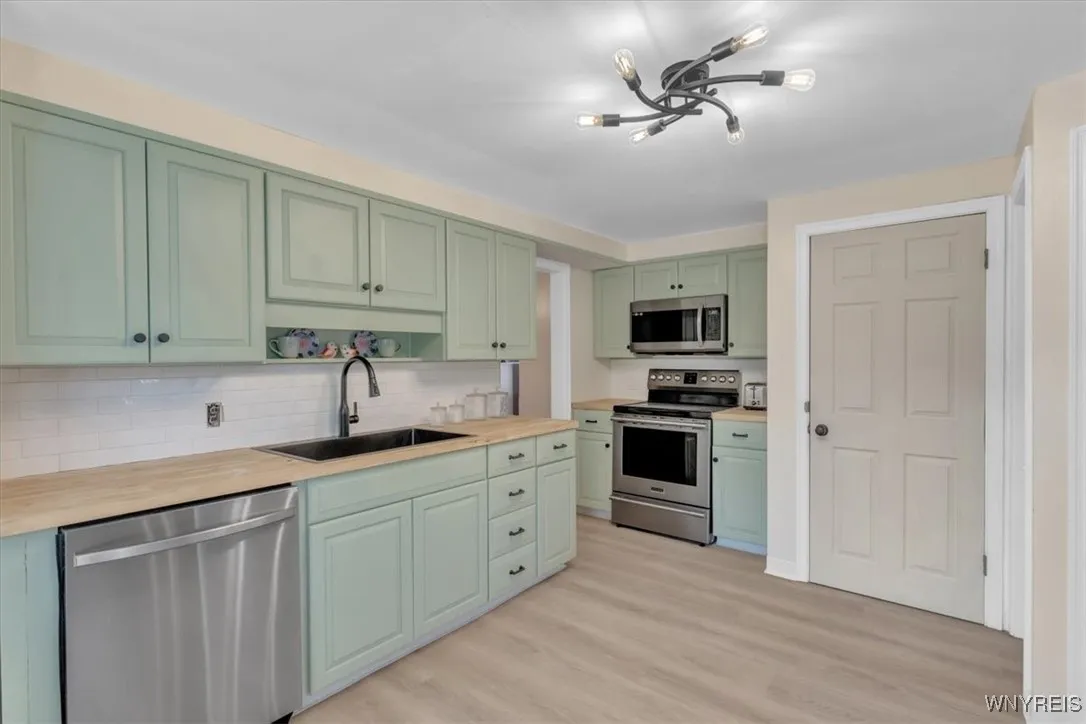 65 Fairbanks Avenue, Tonawanda, New York 14223, Tonawanda, New York 14223, 3 Bedrooms Bedrooms, 10 Rooms Rooms,1 BathroomBathrooms,Residential,For Sale,65 Fairbanks Avenue, Tonawanda, New York 14223,0,B1645646