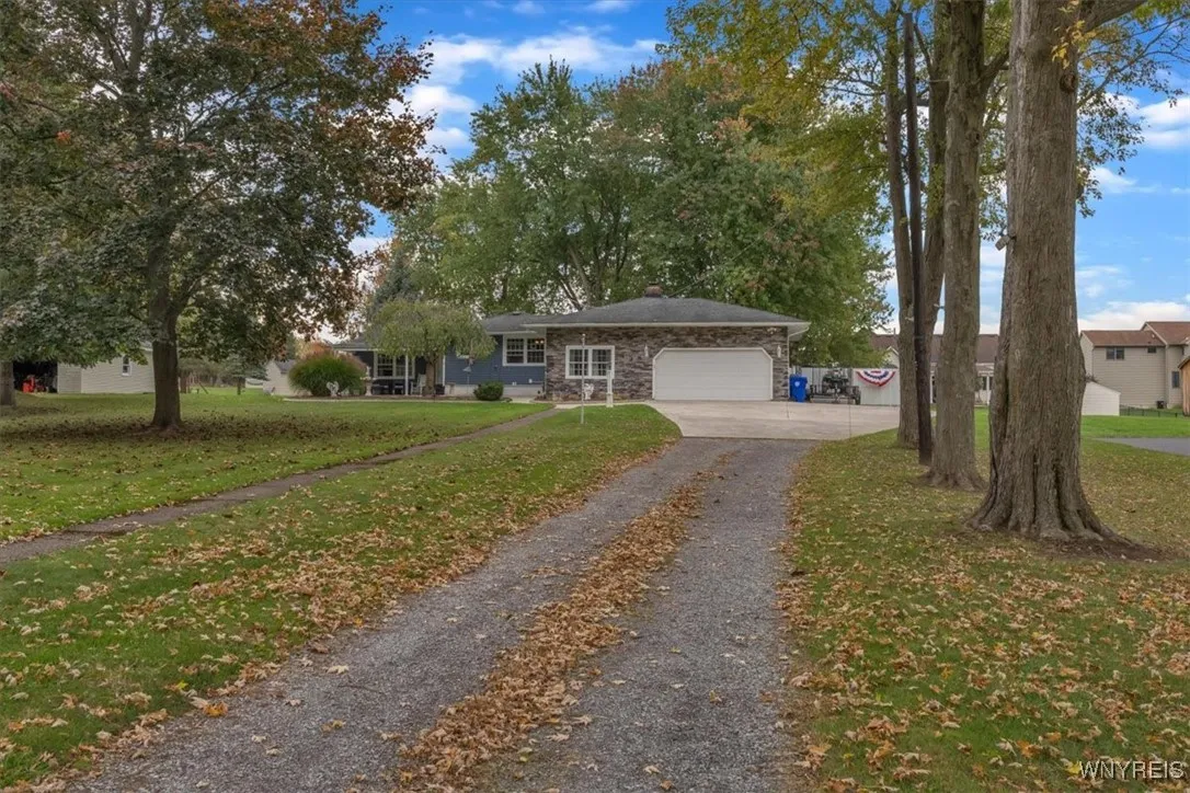 1297 East And West Road, West Seneca, New York 142, West Seneca, New York 14224, 4 Bedrooms Bedrooms, 7 Rooms Rooms,1 BathroomBathrooms,Residential,Closed,1297 East And West Road, West Seneca, New York 142,0,B1645144
