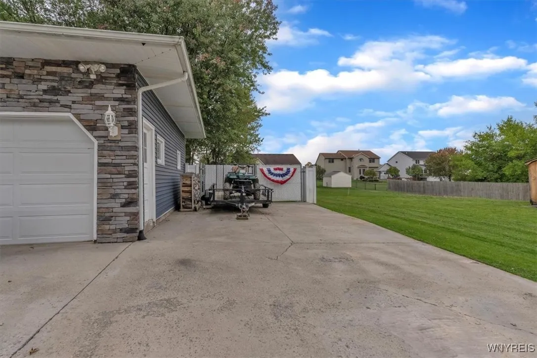 1297 East And West Road, West Seneca, New York 142, West Seneca, New York 14224, 4 Bedrooms Bedrooms, 7 Rooms Rooms,1 BathroomBathrooms,Residential,Closed,1297 East And West Road, West Seneca, New York 142,0,B1645144