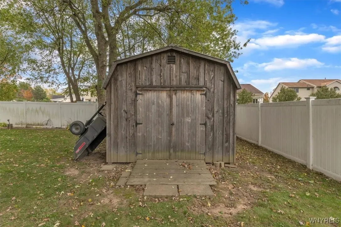 1297 East And West Road, West Seneca, New York 142, West Seneca, New York 14224, 4 Bedrooms Bedrooms, 7 Rooms Rooms,1 BathroomBathrooms,Residential,Closed,1297 East And West Road, West Seneca, New York 142,0,B1645144