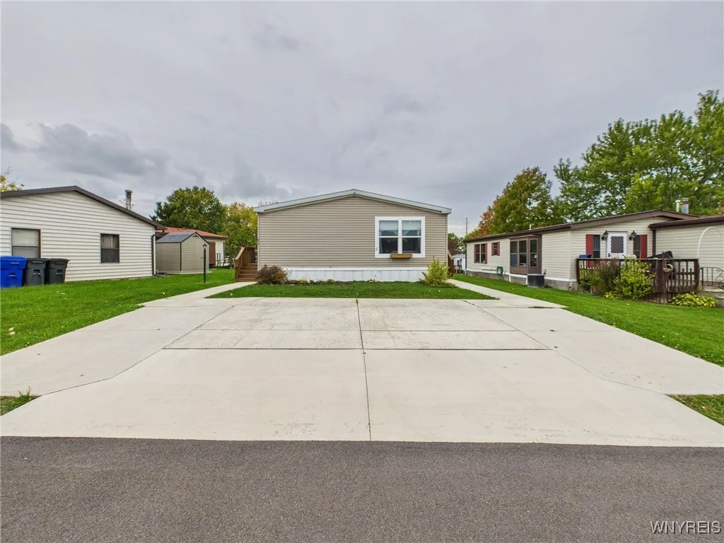 21 Brush Drive, Hamburg, New York 14075, Hamburg, New York 14075, 3 Bedrooms Bedrooms, 8 Rooms Rooms,2 BathroomsBathrooms,Residential,For Sale,21 Brush Drive, Hamburg, New York 14075,0,B1646029