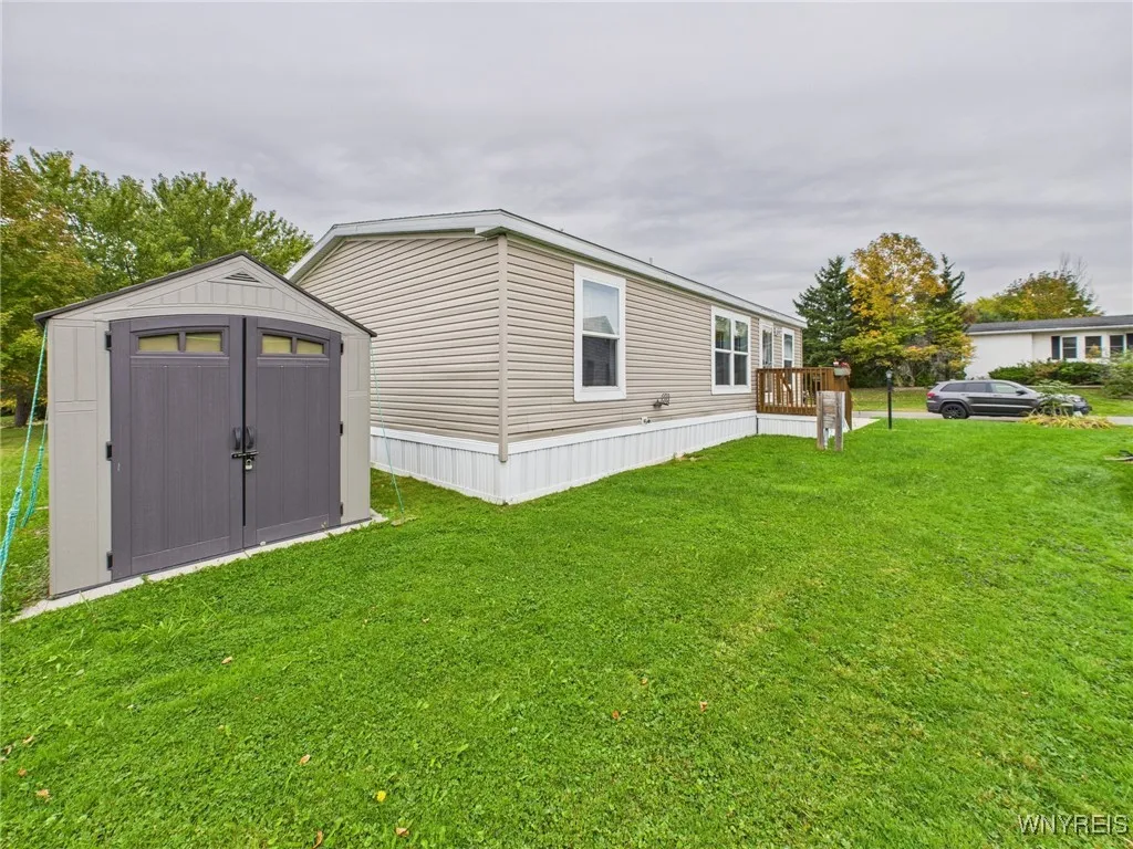 21 Brush Drive, Hamburg, New York 14075, Hamburg, New York 14075, 3 Bedrooms Bedrooms, 8 Rooms Rooms,2 BathroomsBathrooms,Residential,For Sale,21 Brush Drive, Hamburg, New York 14075,0,B1646029