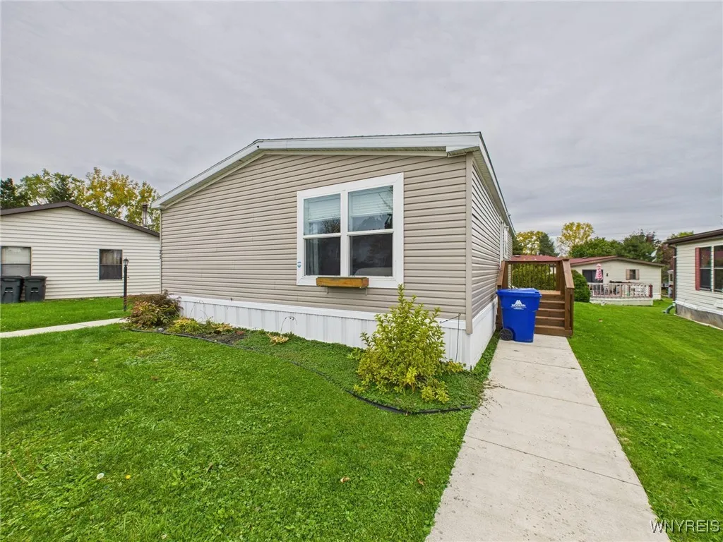 21 Brush Drive, Hamburg, New York 14075, Hamburg, New York 14075, 3 Bedrooms Bedrooms, 8 Rooms Rooms,2 BathroomsBathrooms,Residential,For Sale,21 Brush Drive, Hamburg, New York 14075,0,B1646029