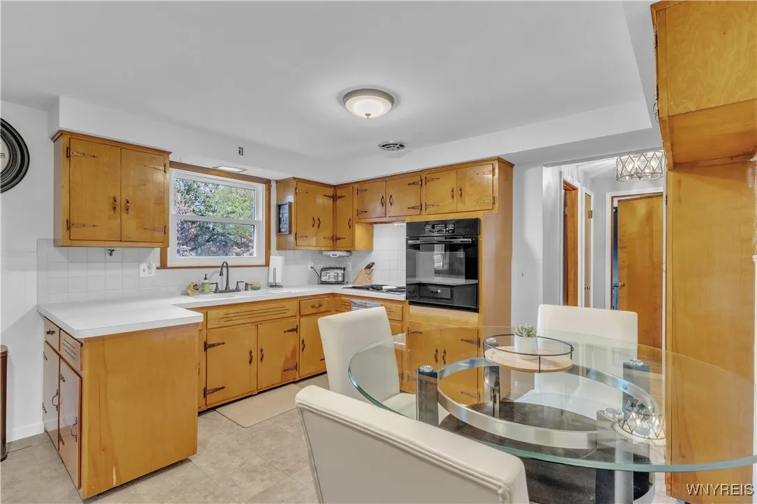 5606 Genesee Street, Lancaster, New York 14086, Lancaster, New York 14086, 2 Bedrooms Bedrooms, 6 Rooms Rooms,1 BathroomBathrooms,Residential,For Sale,5606 Genesee Street, Lancaster, New York 14086,0,B1646018