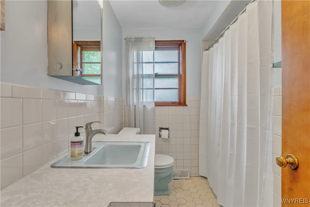 5606 Genesee Street, Lancaster, New York 14086, Lancaster, New York 14086, 2 Bedrooms Bedrooms, 6 Rooms Rooms,1 BathroomBathrooms,Residential,For Sale,5606 Genesee Street, Lancaster, New York 14086,0,B1646018