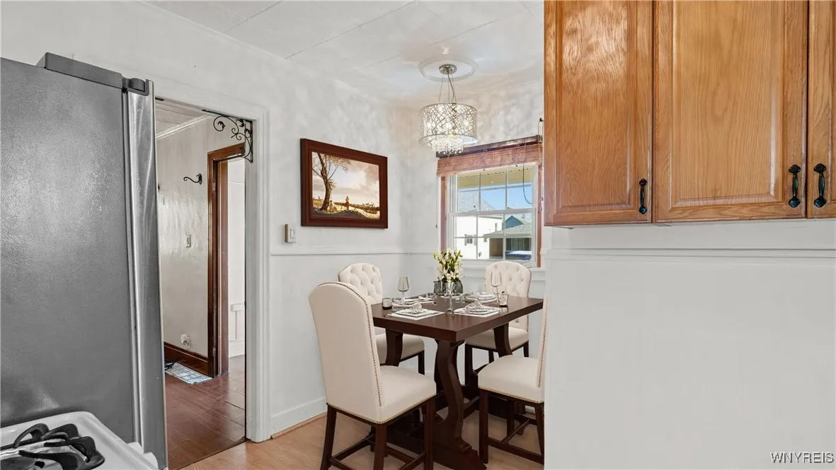 Eat-in Kitchen Virtually Staged