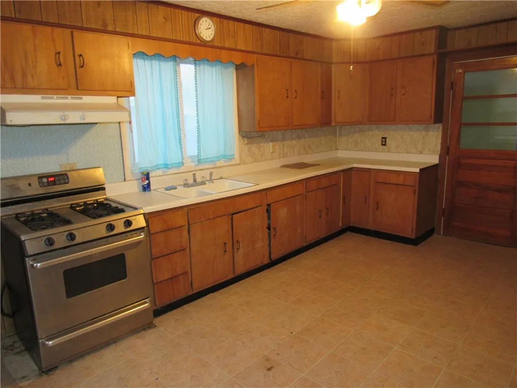 47 Montezuma Street, Lyons, New York 14489, Lyons, New York 14489, 3 Bedrooms Bedrooms, 7 Rooms Rooms,1 BathroomBathrooms,Residential,For Sale,47 Montezuma Street, Lyons, New York 14489,0,R1645772