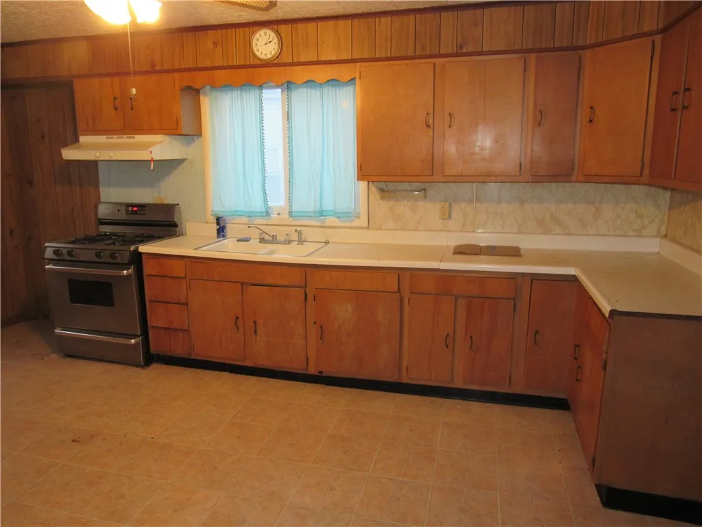 47 Montezuma Street, Lyons, New York 14489, Lyons, New York 14489, 3 Bedrooms Bedrooms, 7 Rooms Rooms,1 BathroomBathrooms,Residential,For Sale,47 Montezuma Street, Lyons, New York 14489,0,R1645772