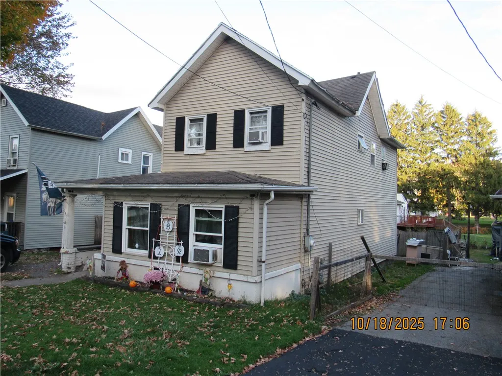 149 Geneva Street, Lyons, New York 14489, Lyons, New York 14489, 3 Bedrooms Bedrooms, 10 Rooms Rooms,1 BathroomBathrooms,Residential,For Sale,149 Geneva Street, Lyons, New York 14489,0,R1645768