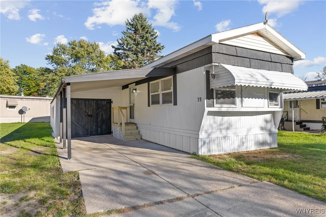 39 Carefree Lane, Cheektowaga, New York 14227, Cheektowaga, New York 14227, 2 Bedrooms Bedrooms, 5 Rooms Rooms,1 BathroomBathrooms,Residential,Closed,39 Carefree Lane, Cheektowaga, New York 14227,0,B1645958
