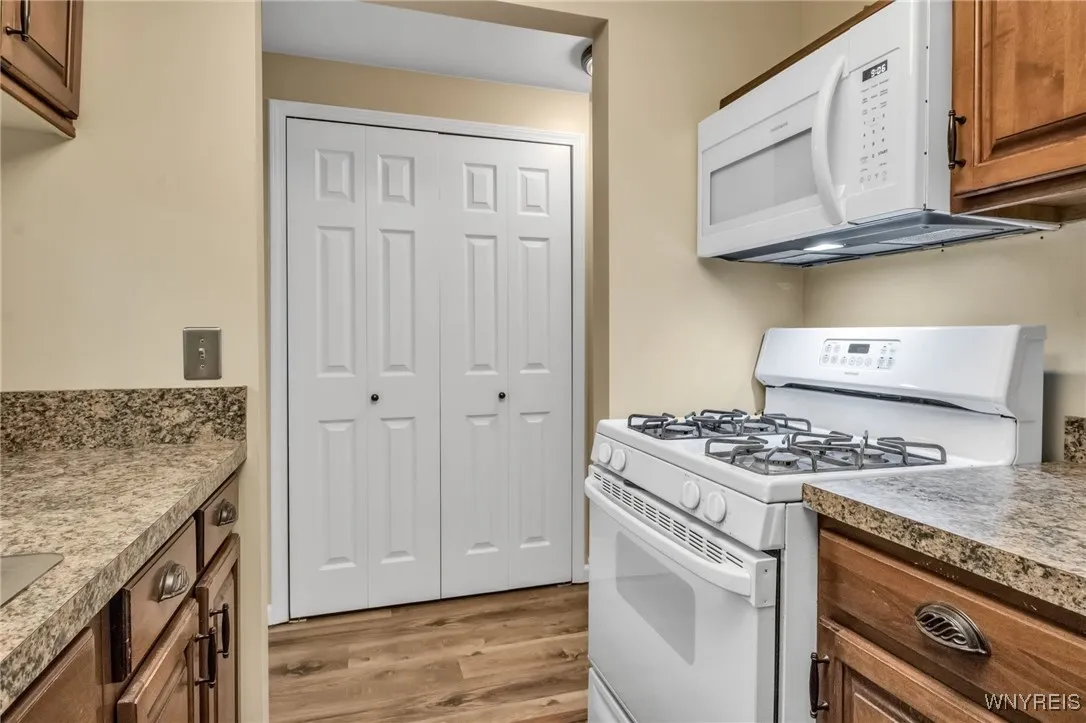 270 Buffalo Road 43, Aurora, New York 14052, Aurora, New York 14052, 2 Bedrooms Bedrooms, 5 Rooms Rooms,2 BathroomsBathrooms,Residential Lease,For Rent,270 Buffalo Road 43, Aurora, New York 14052,0,B1645980