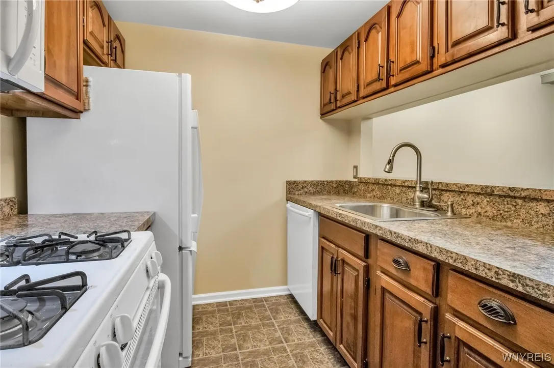 270 Buffalo Road 43, Aurora, New York 14052, Aurora, New York 14052, 2 Bedrooms Bedrooms, 5 Rooms Rooms,2 BathroomsBathrooms,Residential Lease,For Rent,270 Buffalo Road 43, Aurora, New York 14052,0,B1645980