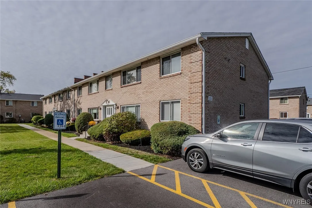 135 Old Lyme Drive 4, Amherst, New York 14221, Amherst, New York 14221, 2 Bedrooms Bedrooms, 5 Rooms Rooms,1 BathroomBathrooms,Residential,For Sale,135 Old Lyme Drive 4, Amherst, New York 14221,0,B1645490