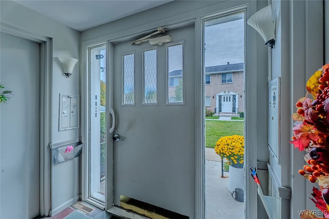 135 Old Lyme Drive 4, Amherst, New York 14221, Amherst, New York 14221, 2 Bedrooms Bedrooms, 5 Rooms Rooms,1 BathroomBathrooms,Residential,For Sale,135 Old Lyme Drive 4, Amherst, New York 14221,0,B1645490