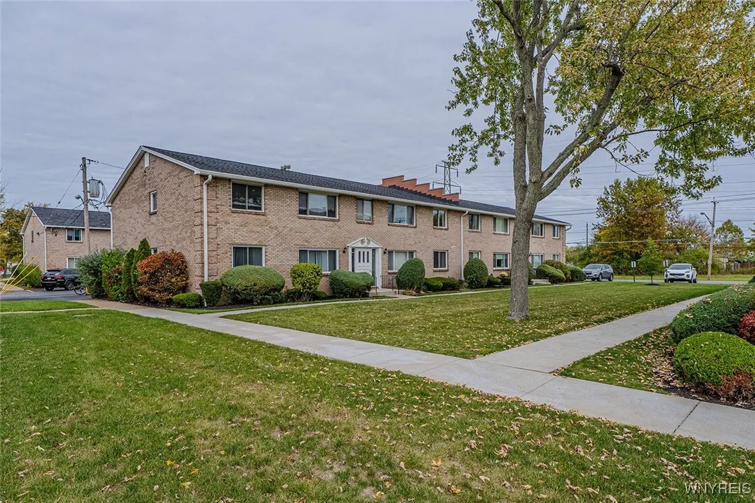135 Old Lyme Drive 4, Amherst, New York 14221, Amherst, New York 14221, 2 Bedrooms Bedrooms, 5 Rooms Rooms,1 BathroomBathrooms,Residential,For Sale,135 Old Lyme Drive 4, Amherst, New York 14221,0,B1645490