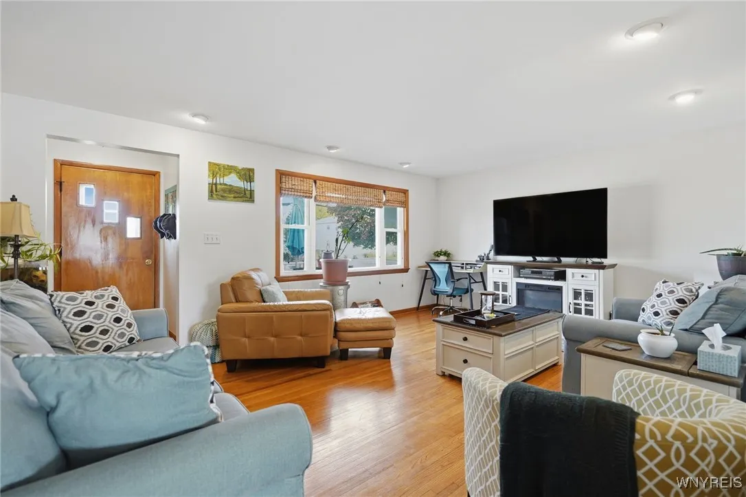 63 Knowlton Avenue, Lackawanna, New York 14218, Lackawanna, New York 14218, 3 Bedrooms Bedrooms, 6 Rooms Rooms,1 BathroomBathrooms,Residential,For Sale,63 Knowlton Avenue, Lackawanna, New York 14218,0,B1646008