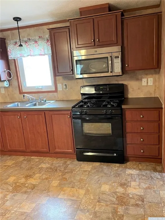 113 Pewter Lane, Cobleskill, New York 12043, Cobleskill, New York 12043, 3 Bedrooms Bedrooms, 6 Rooms Rooms,2 BathroomsBathrooms,Residential,For Sale,113 Pewter Lane, Cobleskill, New York 12043,0,R1646179