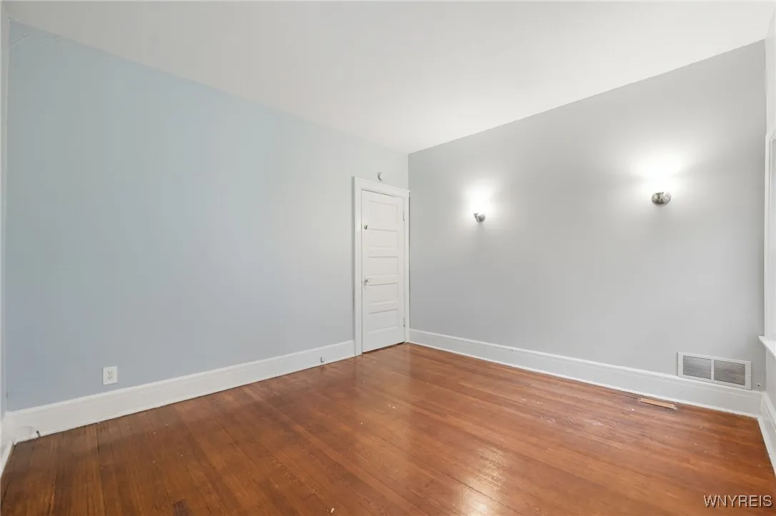 449 Bird Avenue Upper, Buffalo, New York 14213, Buffalo, New York 14213, 3 Bedrooms Bedrooms, 8 Rooms Rooms,1 BathroomBathrooms,Residential Lease,For Rent,449 Bird Avenue Upper, Buffalo, New York 14213,0,B1645339