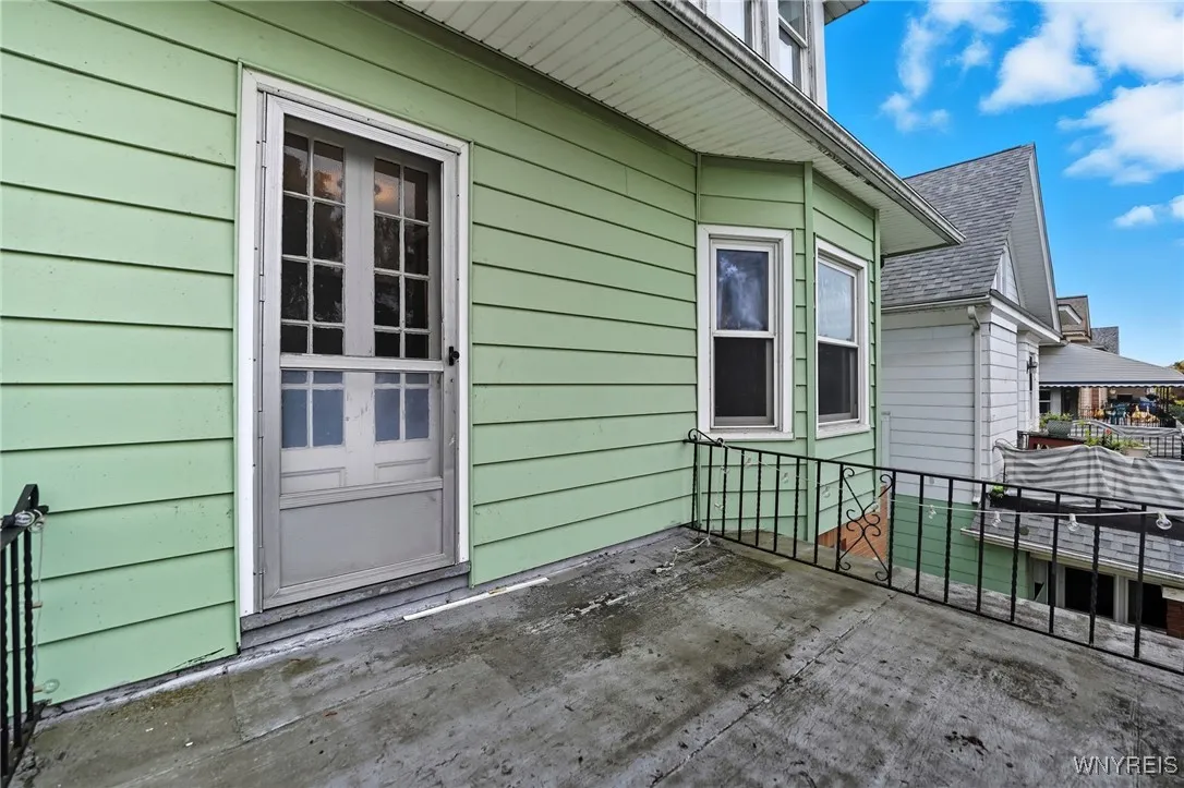 449 Bird Avenue Upper, Buffalo, New York 14213, Buffalo, New York 14213, 3 Bedrooms Bedrooms, 8 Rooms Rooms,1 BathroomBathrooms,Residential Lease,For Rent,449 Bird Avenue Upper, Buffalo, New York 14213,0,B1645339