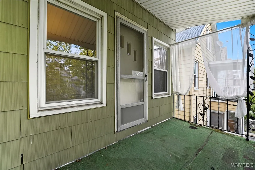 449 Bird Avenue Upper, Buffalo, New York 14213, Buffalo, New York 14213, 3 Bedrooms Bedrooms, 8 Rooms Rooms,1 BathroomBathrooms,Residential Lease,For Rent,449 Bird Avenue Upper, Buffalo, New York 14213,0,B1645339