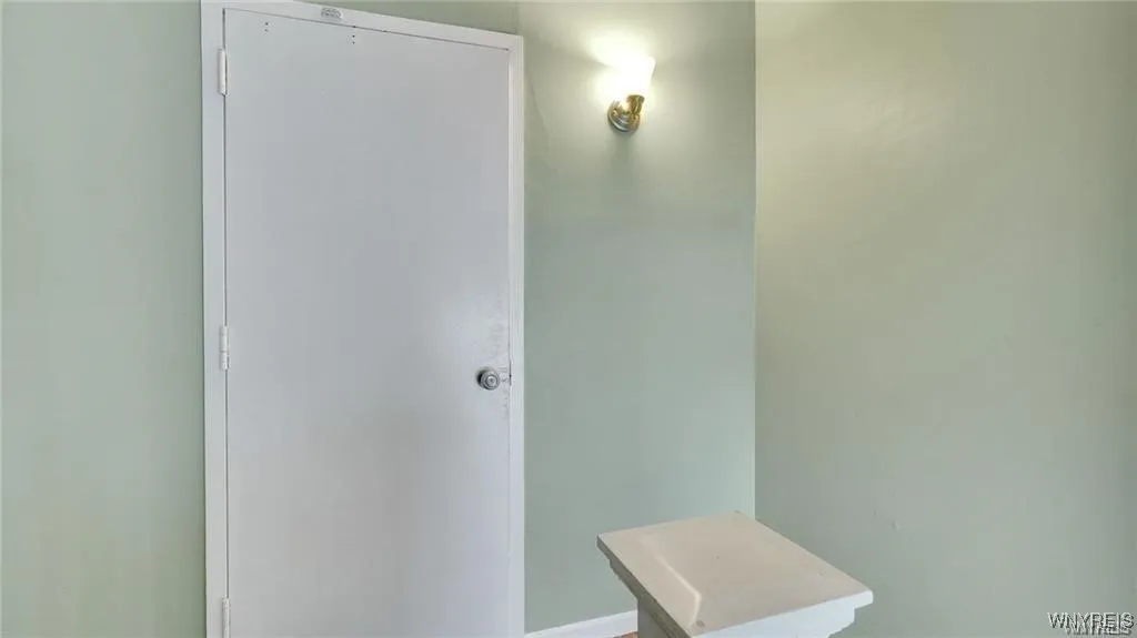 2528 Main Street, Buffalo, New York 14214, Buffalo, New York 14214, 6 Bedrooms Bedrooms, 12 Rooms Rooms,2 BathroomsBathrooms,Residential Lease,For Rent,2528 Main Street, Buffalo, New York 14214,0,B1646210