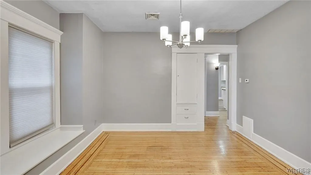 2528 Main Street, Buffalo, New York 14214, Buffalo, New York 14214, 6 Bedrooms Bedrooms, 12 Rooms Rooms,2 BathroomsBathrooms,Residential Lease,For Rent,2528 Main Street, Buffalo, New York 14214,0,B1646210