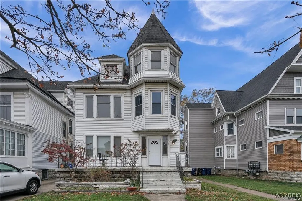 2528 Main Street, Buffalo, New York 14214, Buffalo, New York 14214, 6 Bedrooms Bedrooms, 12 Rooms Rooms,2 BathroomsBathrooms,Residential Lease,For Rent,2528 Main Street, Buffalo, New York 14214,0,B1646210
