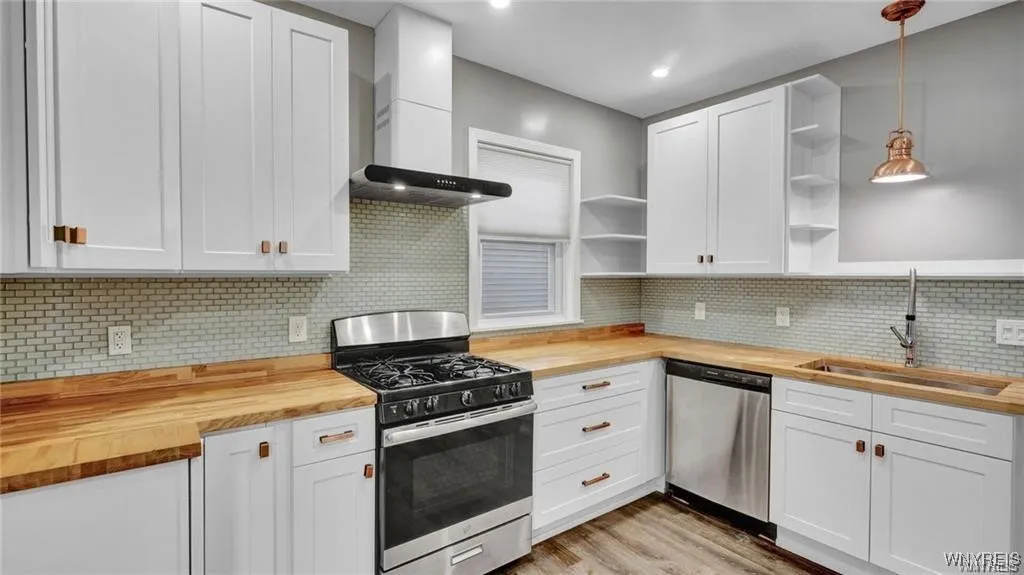 2528 Main Street, Buffalo, New York 14214, Buffalo, New York 14214, 6 Bedrooms Bedrooms, 12 Rooms Rooms,2 BathroomsBathrooms,Residential Lease,For Rent,2528 Main Street, Buffalo, New York 14214,0,B1646210