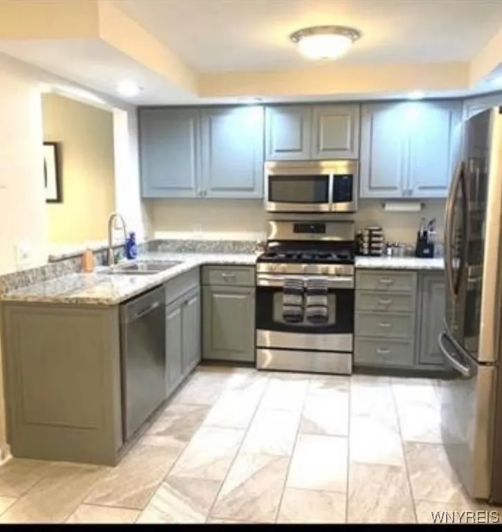 32 North Hill Drive, West Seneca, New York 14224, West Seneca, New York 14224, 2 Bedrooms Bedrooms, 6 Rooms Rooms,1 BathroomBathrooms,Residential Lease,For Rent,32 North Hill Drive, West Seneca, New York 14224,0,B1646166