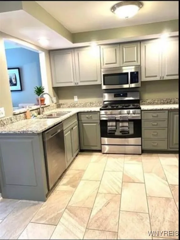 32 North Hill Drive, West Seneca, New York 14224, West Seneca, New York 14224, 2 Bedrooms Bedrooms, 6 Rooms Rooms,1 BathroomBathrooms,Residential Lease,For Rent,32 North Hill Drive, West Seneca, New York 14224,0,B1646166