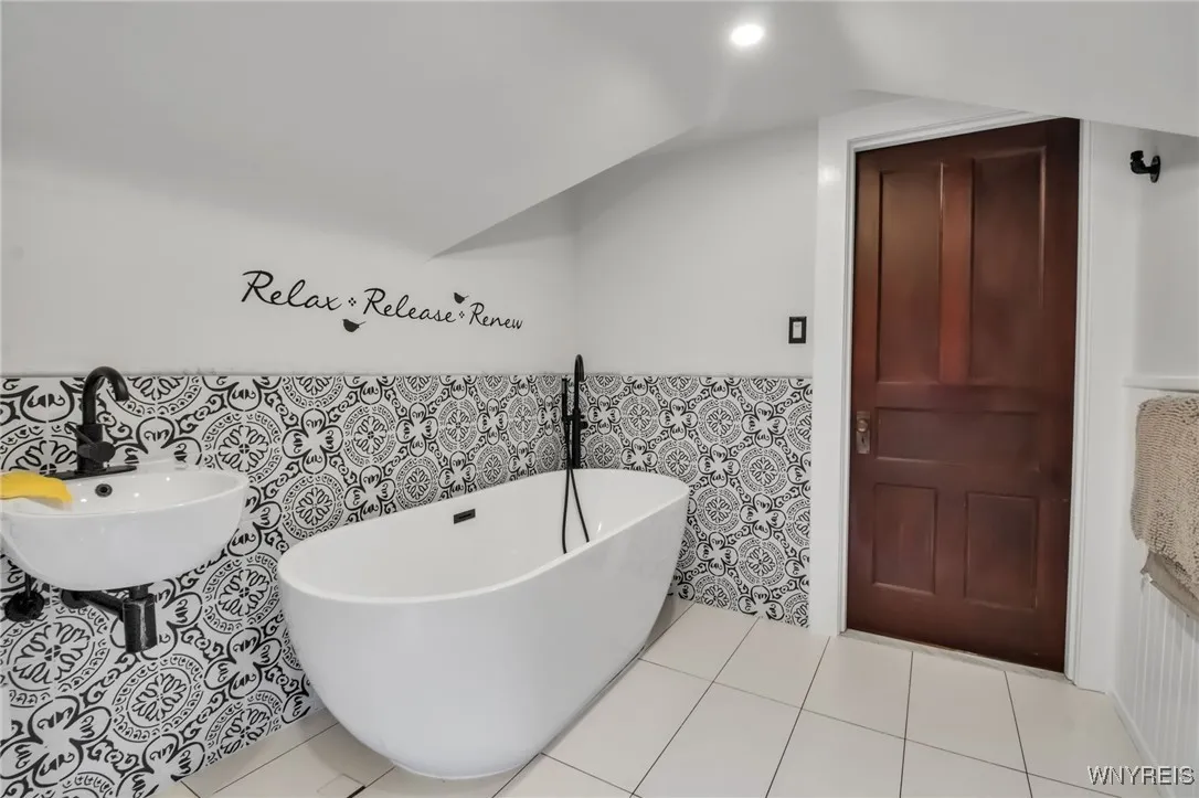 142 Lexington Avenue, Buffalo, New York 14222, Buffalo, New York 14222, 3 Bedrooms Bedrooms, 8 Rooms Rooms,2 BathroomsBathrooms,Residential,For Sale,142 Lexington Avenue, Buffalo, New York 14222,0,B1646048