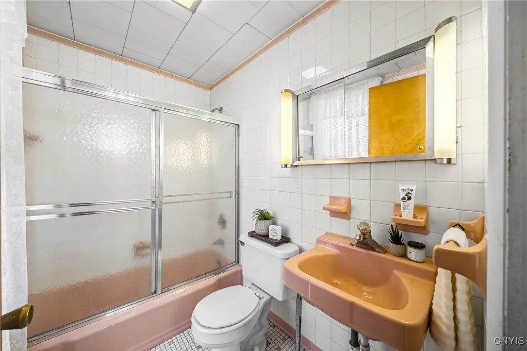 809 East Division Street, Syracuse, New York 13208, Syracuse, New York 13208, 3 Bedrooms Bedrooms, 10 Rooms Rooms,3 BathroomsBathrooms,Residential,For Sale,809 East Division Street, Syracuse, New York 13208,0,S1645798