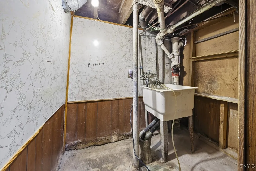 809 East Division Street, Syracuse, New York 13208, Syracuse, New York 13208, 3 Bedrooms Bedrooms, 10 Rooms Rooms,3 BathroomsBathrooms,Residential,For Sale,809 East Division Street, Syracuse, New York 13208,0,S1645798