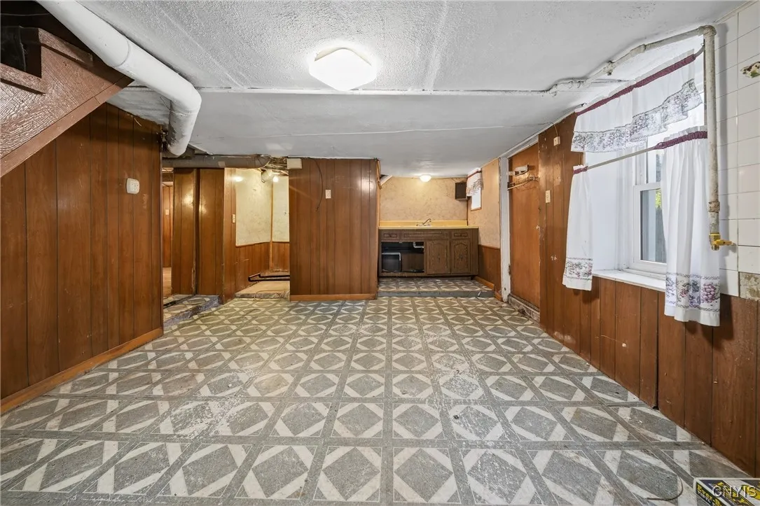 809 East Division Street, Syracuse, New York 13208, Syracuse, New York 13208, 3 Bedrooms Bedrooms, 10 Rooms Rooms,3 BathroomsBathrooms,Residential,For Sale,809 East Division Street, Syracuse, New York 13208,0,S1645798