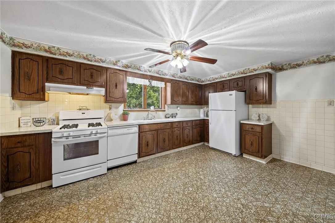 809 East Division Street, Syracuse, New York 13208, Syracuse, New York 13208, 3 Bedrooms Bedrooms, 10 Rooms Rooms,3 BathroomsBathrooms,Residential,For Sale,809 East Division Street, Syracuse, New York 13208,0,S1645798