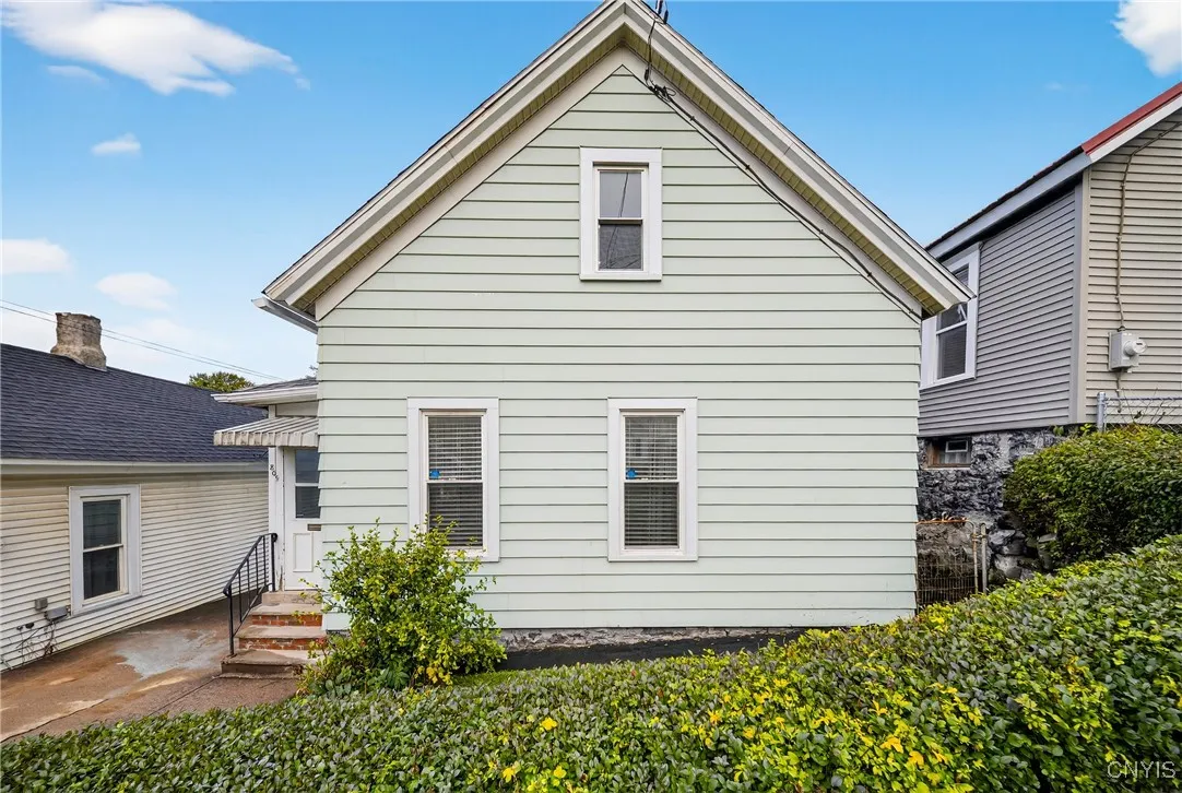 809 East Division Street, Syracuse, New York 13208, Syracuse, New York 13208, 3 Bedrooms Bedrooms, 10 Rooms Rooms,3 BathroomsBathrooms,Residential,For Sale,809 East Division Street, Syracuse, New York 13208,0,S1645798