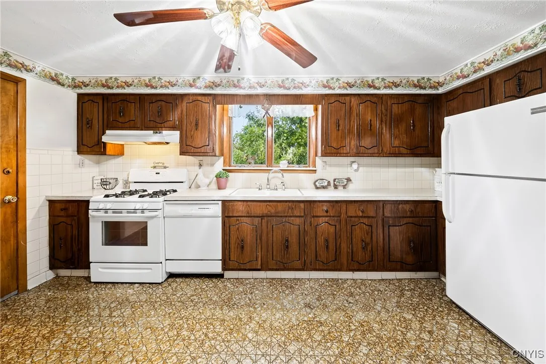 809 East Division Street, Syracuse, New York 13208, Syracuse, New York 13208, 3 Bedrooms Bedrooms, 10 Rooms Rooms,3 BathroomsBathrooms,Residential,For Sale,809 East Division Street, Syracuse, New York 13208,0,S1645798