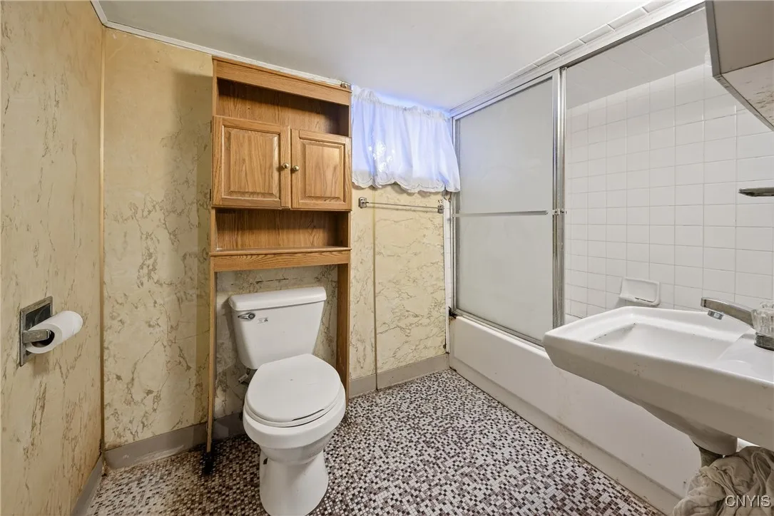 809 East Division Street, Syracuse, New York 13208, Syracuse, New York 13208, 3 Bedrooms Bedrooms, 10 Rooms Rooms,3 BathroomsBathrooms,Residential,For Sale,809 East Division Street, Syracuse, New York 13208,0,S1645798