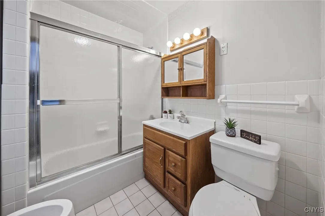 809 East Division Street, Syracuse, New York 13208, Syracuse, New York 13208, 3 Bedrooms Bedrooms, 10 Rooms Rooms,3 BathroomsBathrooms,Residential,For Sale,809 East Division Street, Syracuse, New York 13208,0,S1645798