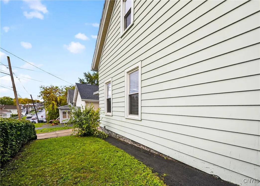 809 East Division Street, Syracuse, New York 13208, Syracuse, New York 13208, 3 Bedrooms Bedrooms, 10 Rooms Rooms,3 BathroomsBathrooms,Residential,For Sale,809 East Division Street, Syracuse, New York 13208,0,S1645798