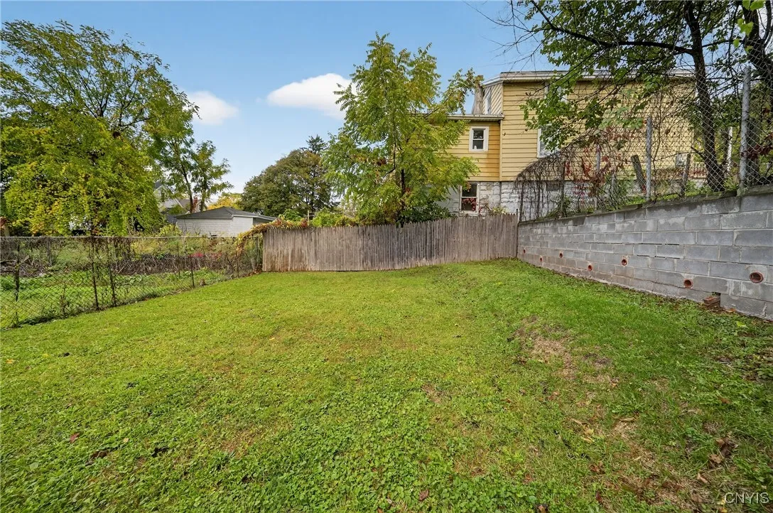 809 East Division Street, Syracuse, New York 13208, Syracuse, New York 13208, 3 Bedrooms Bedrooms, 10 Rooms Rooms,3 BathroomsBathrooms,Residential,For Sale,809 East Division Street, Syracuse, New York 13208,0,S1645798