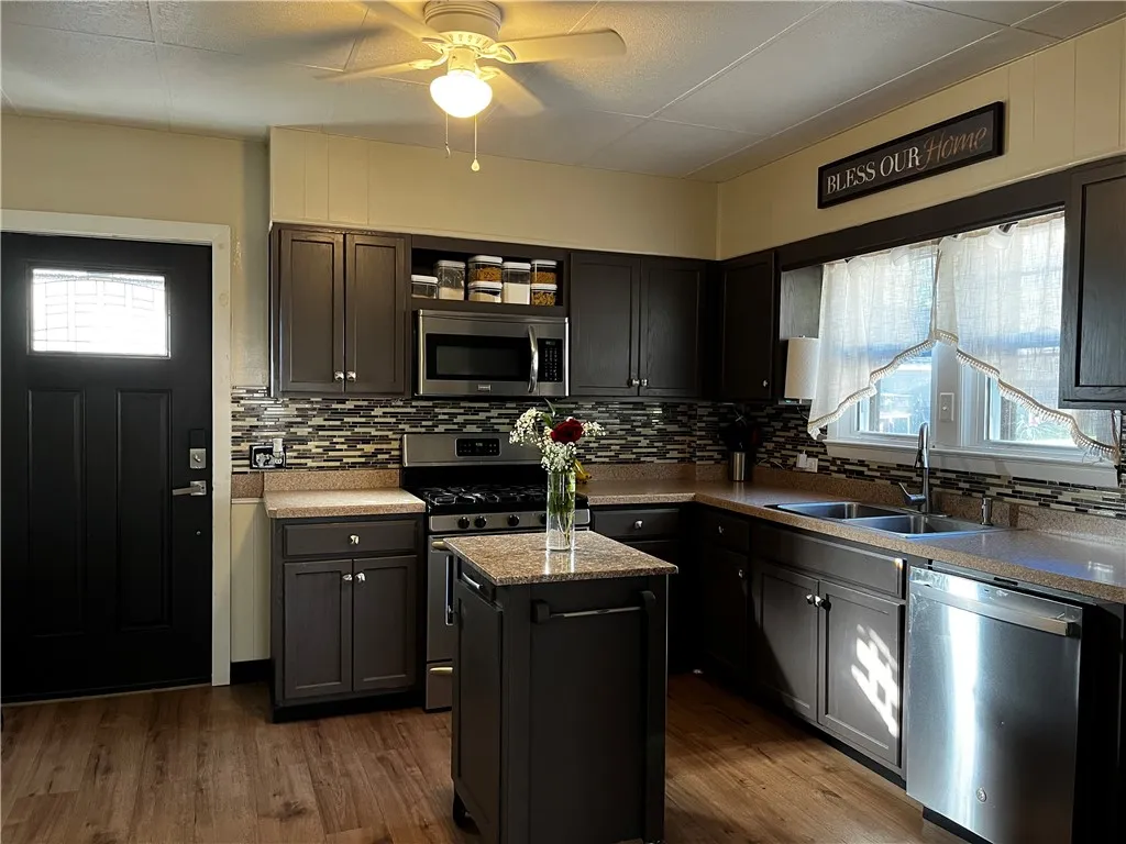 71 Sherrill Street, Geneva City, New York 14456, Geneva City, New York 14456, 4 Bedrooms Bedrooms, 8 Rooms Rooms,1 BathroomBathrooms,Residential,For Sale,71 Sherrill Street, Geneva City, New York 14456,0,R1646009